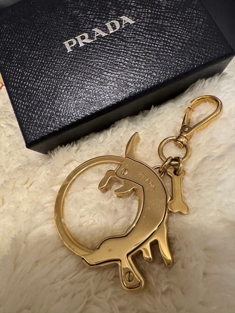 PRADA 犬モチーフ キーホルダー　ダックスフンド　パリ直営店