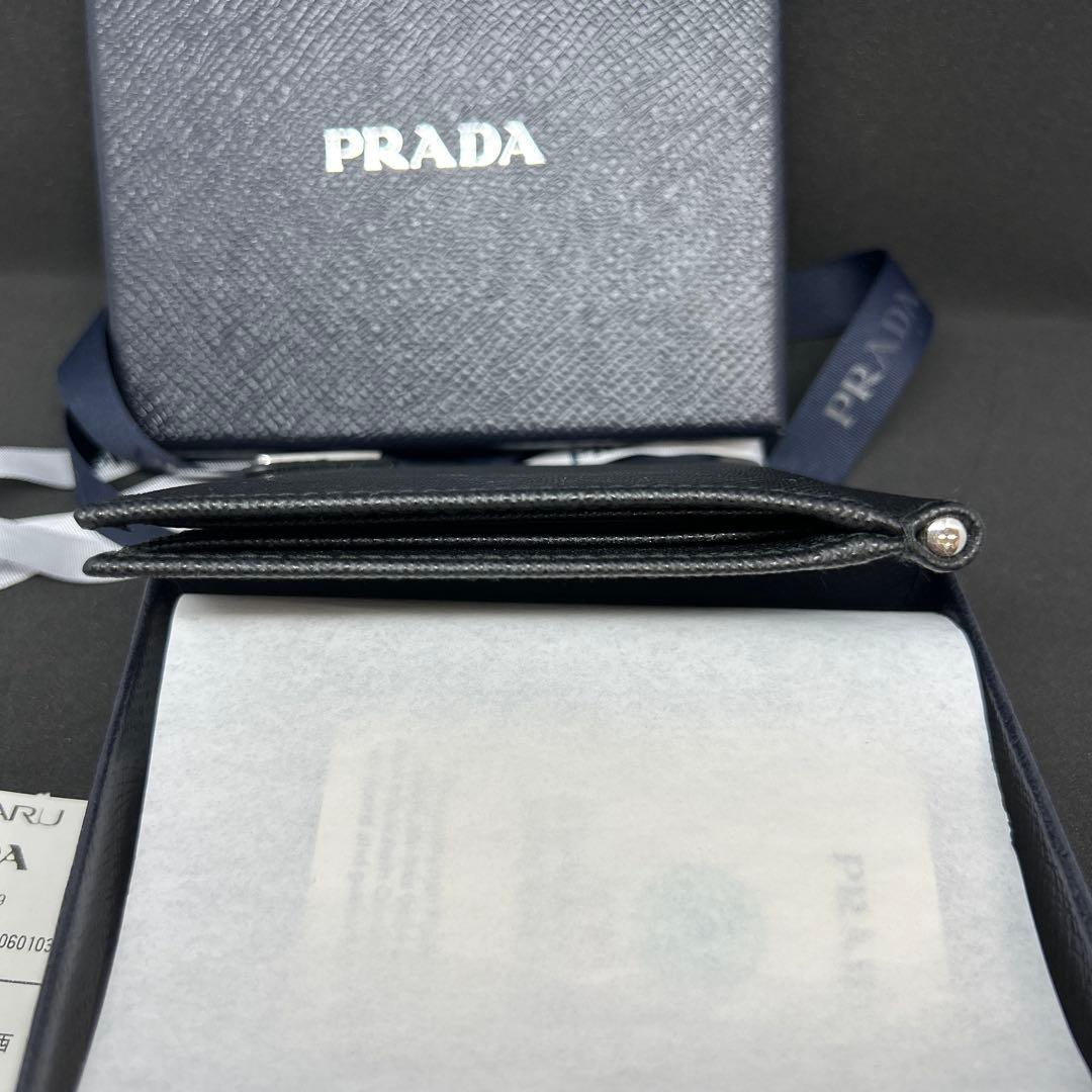 美品　PRADA　マネークリップ付サフィアーノトライアングル 財布 黒