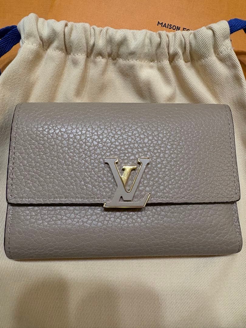 LOUIS VUITTON ベージュ三つ折り財布