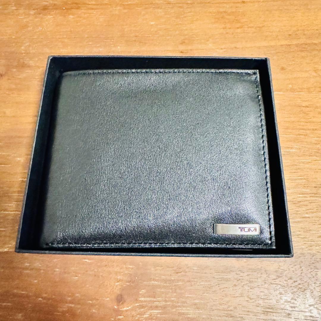 TUMI 二つ折り　財布　MODERIST 017099D