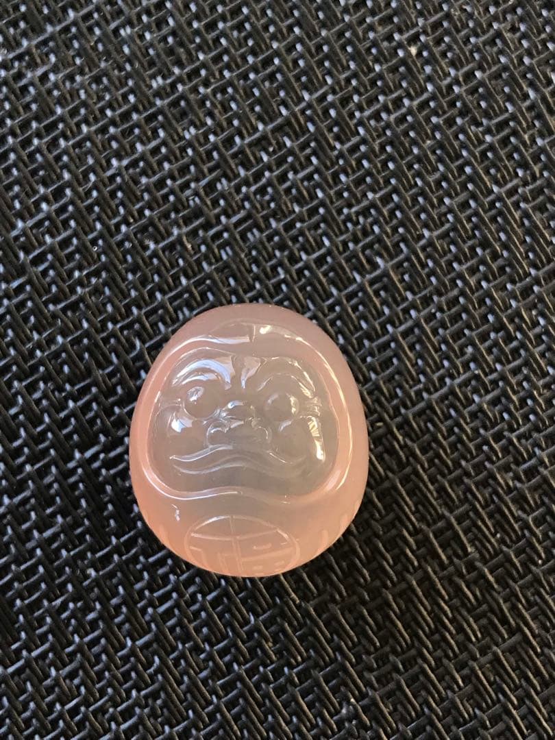 ゴビ石−1438 ゴビ瑪瑙　彫刻　『だるまさん』