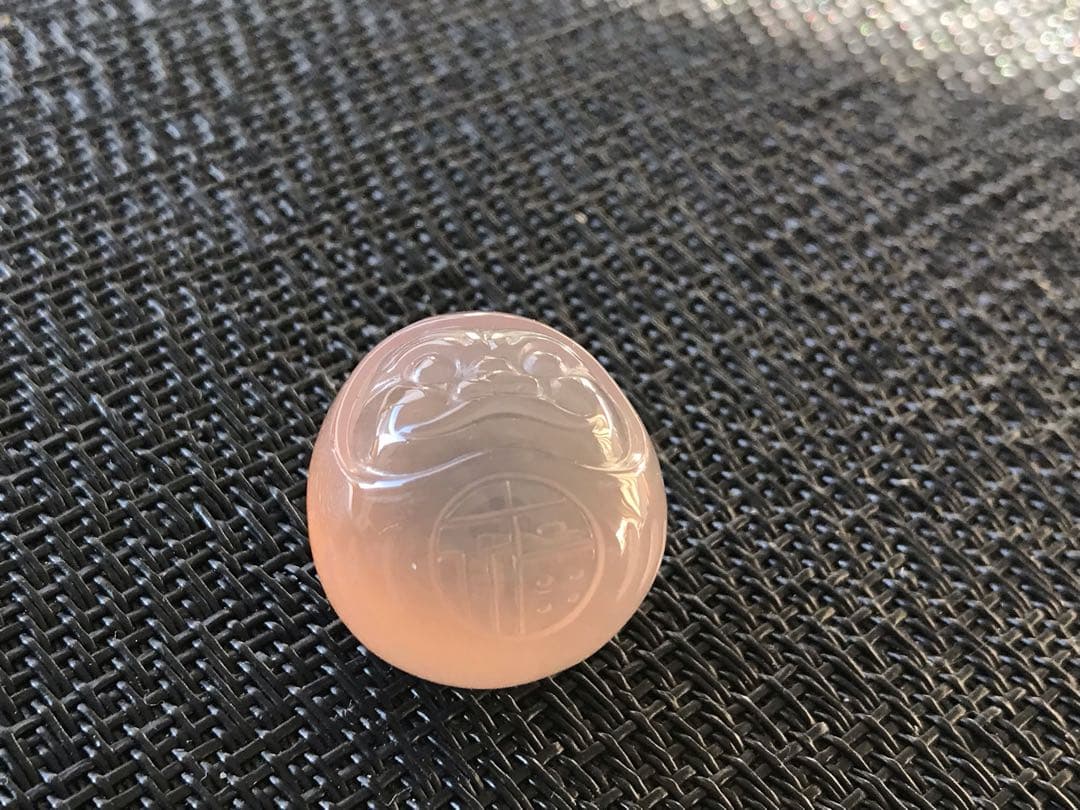 ゴビ石−1438 ゴビ瑪瑙　彫刻　『だるまさん』