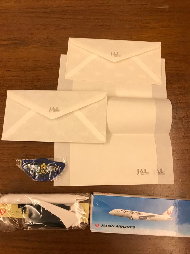 貴重　新品未使用　JALエプロン旧ロゴ入り　飛行機バッジ絵はがきなど付き　1点物