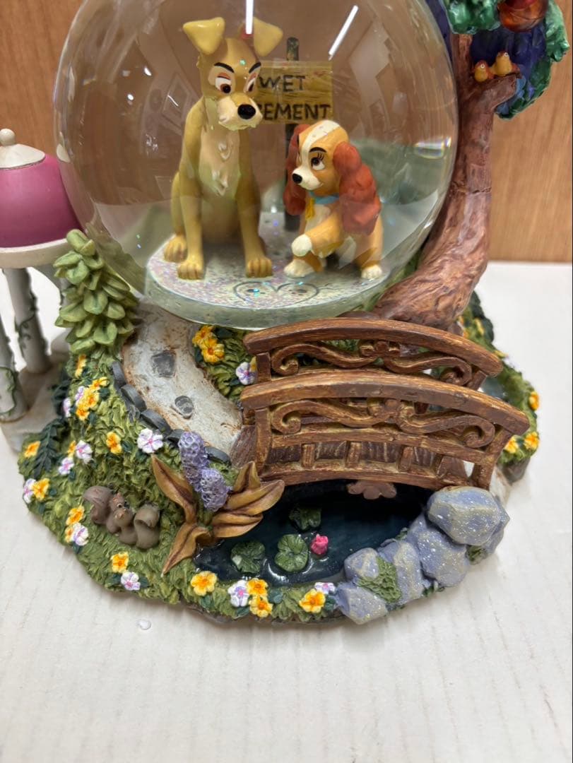 ディズニー (オルゴール ) ワンワン物語 スノードーム