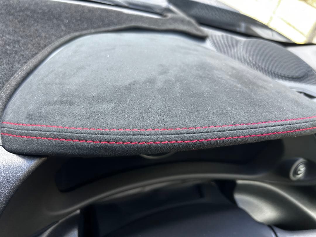 スバル純正 BRZ ZD8 STI Sport 用メーターバイザー 赤ステッチ入