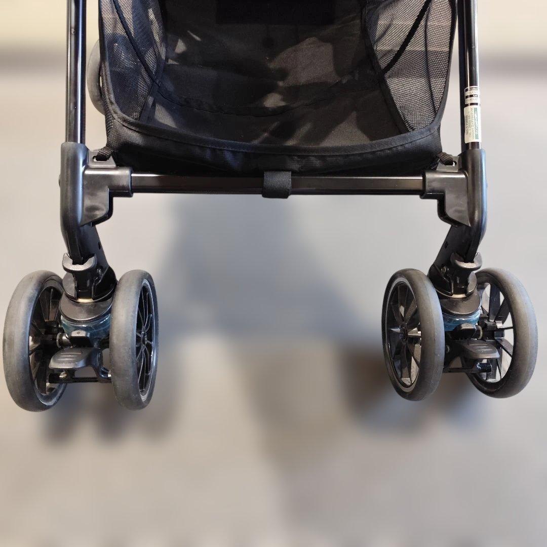 【極美品】Combi ホワイトレーベル スゴカルα 4キャス コンパクト HK