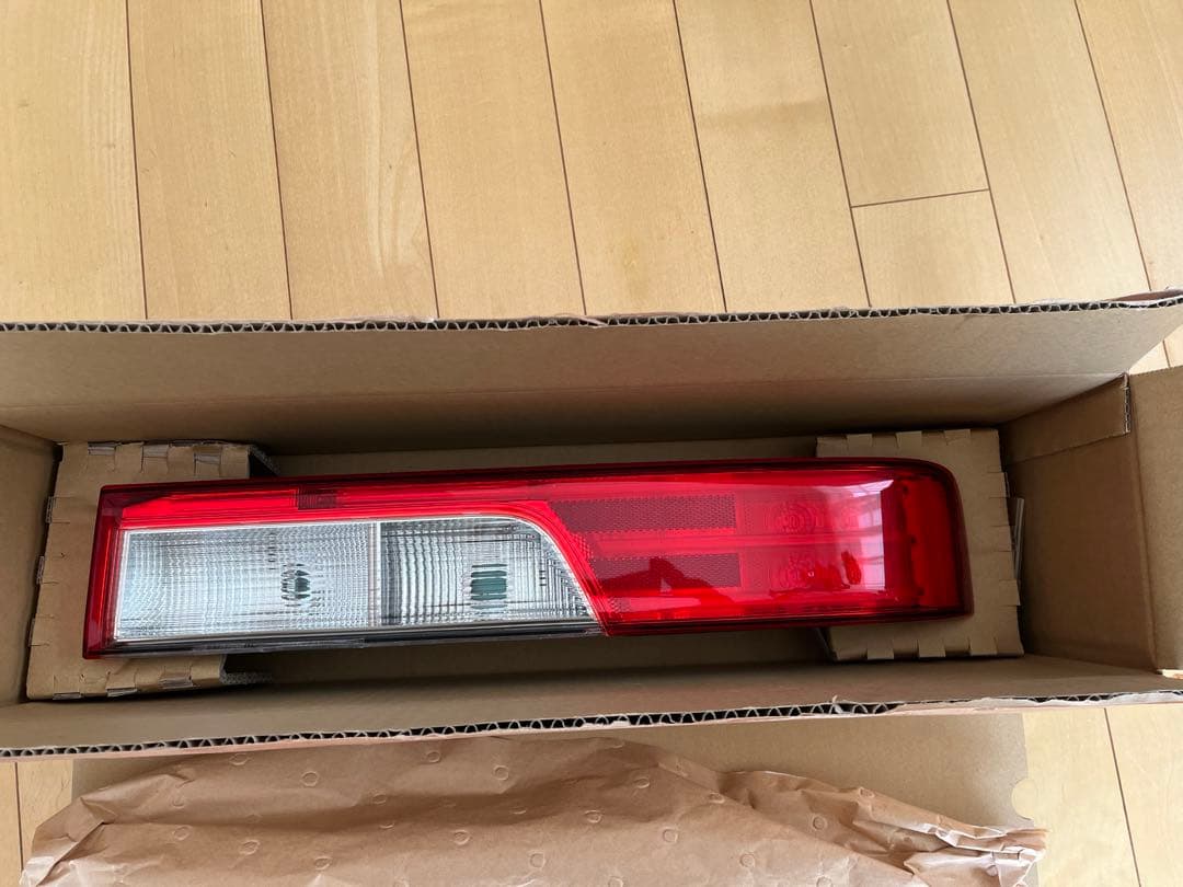 DA17W エブリィ ワゴン PZターボ / 純正 テールランプ右