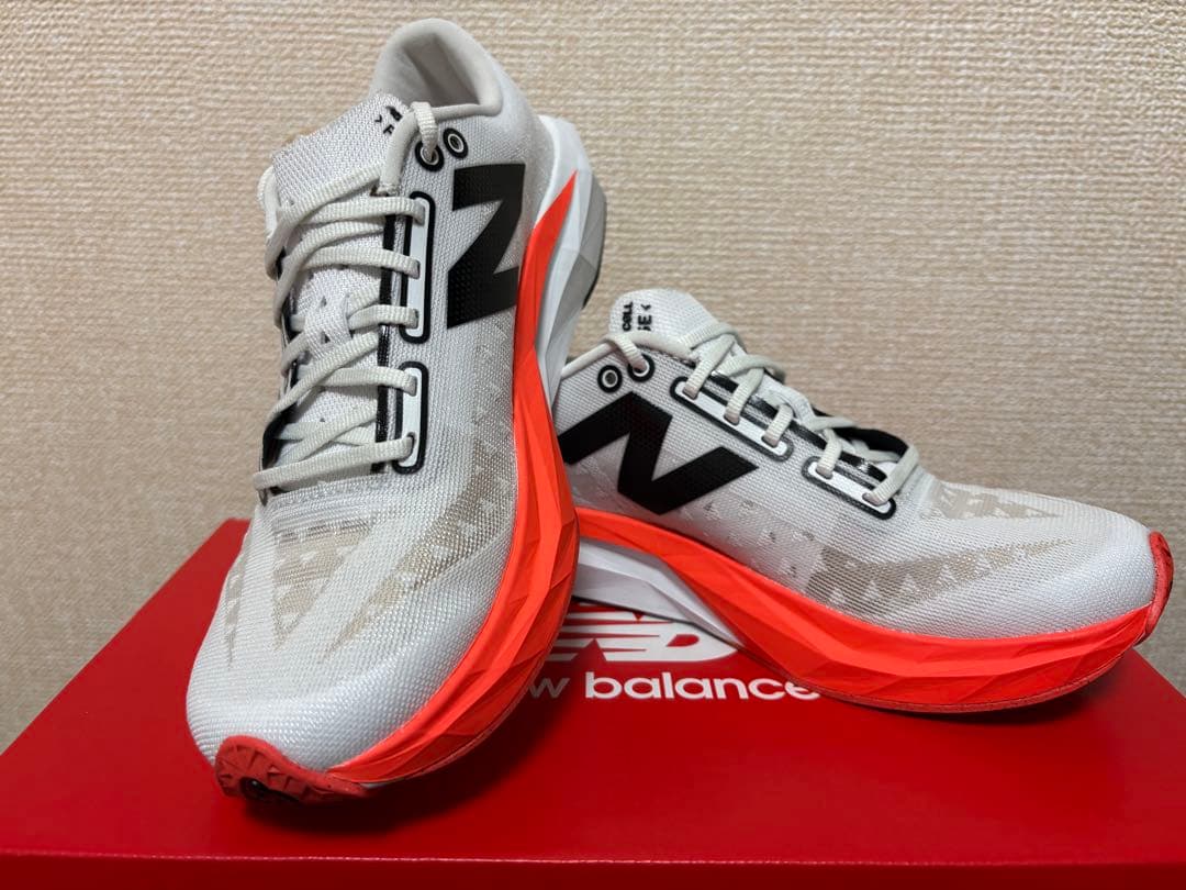 New Balance ランニングシューズ ホワイト/オレンジ