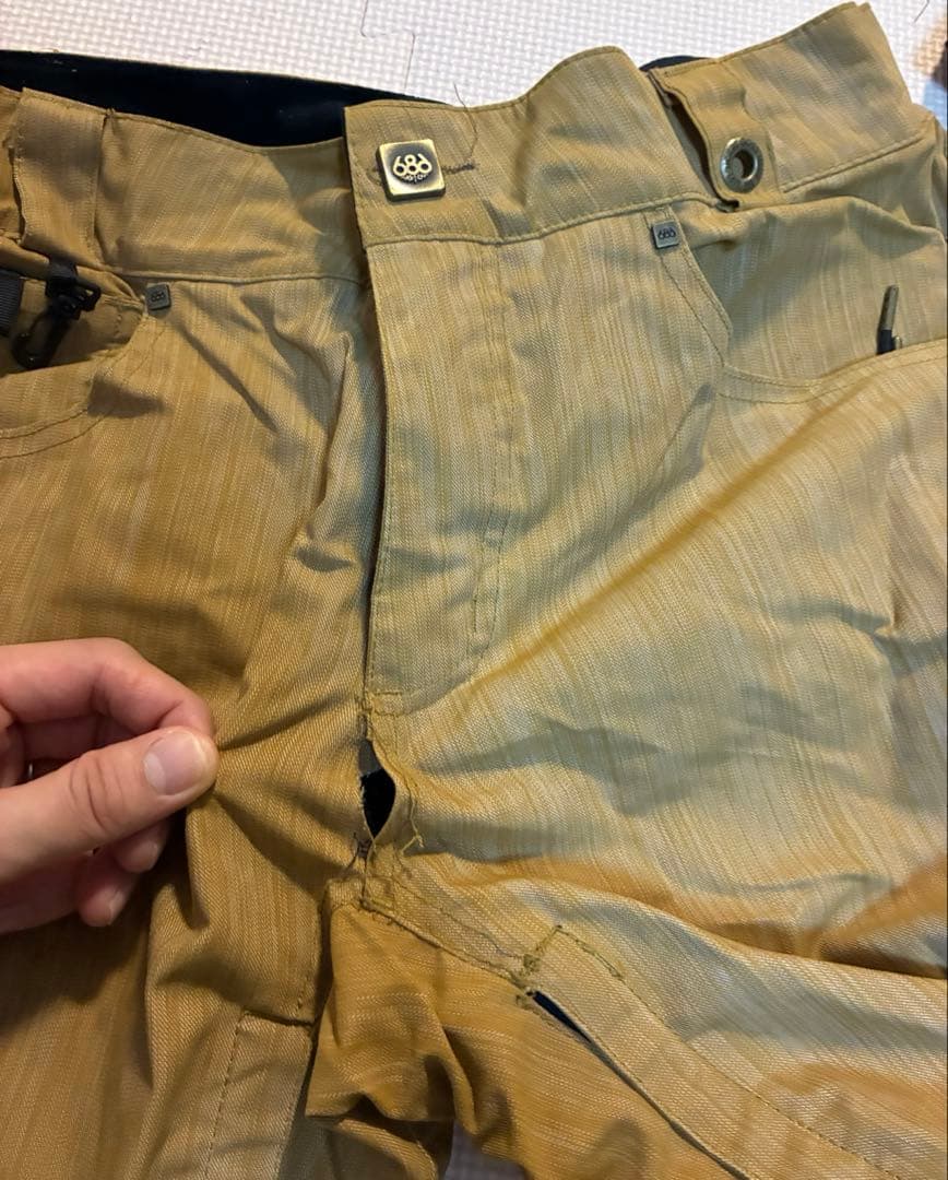 スノーボードウェアセット　686 （ジャケット・パンツ・手袋・ゴーグル）