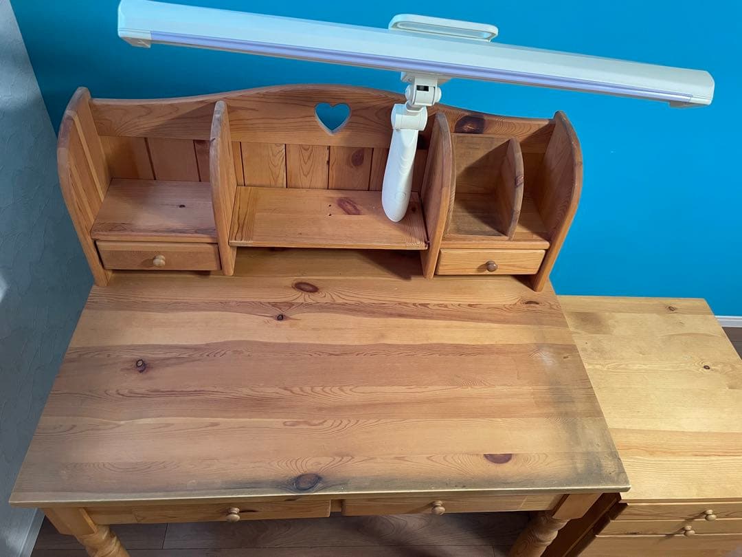 カントリー調の学習机