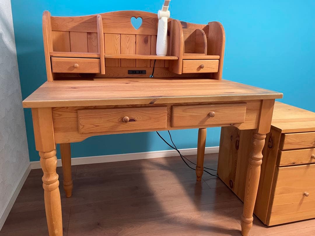 カントリー調の学習机