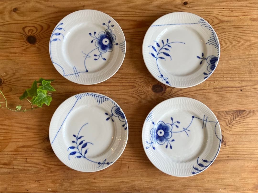 ロイヤルコペンハーゲン　ブルーフルーテッドメガ　17プレート×4 美品