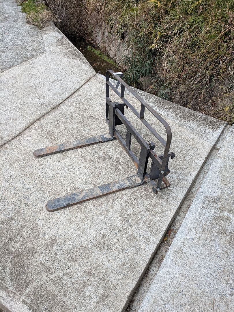 フロントローダ　トラクターアタッチメント