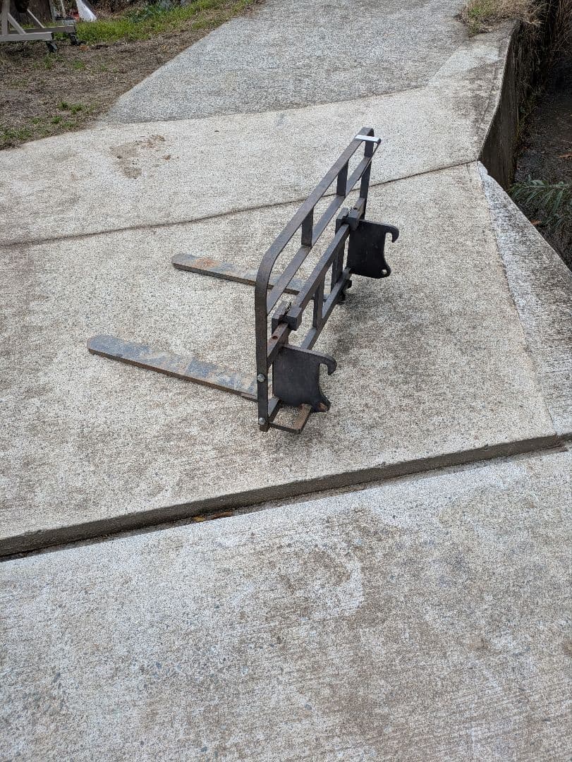 フロントローダ　トラクターアタッチメント