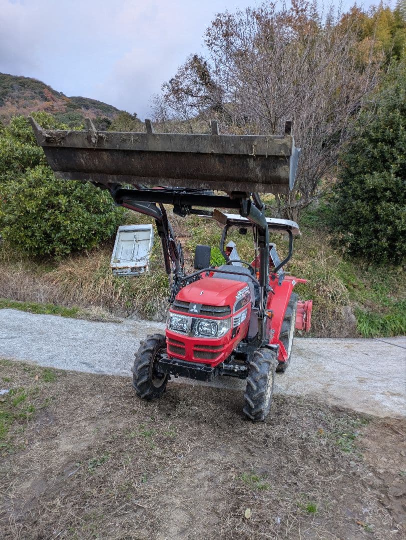 フロントローダ　トラクターアタッチメント