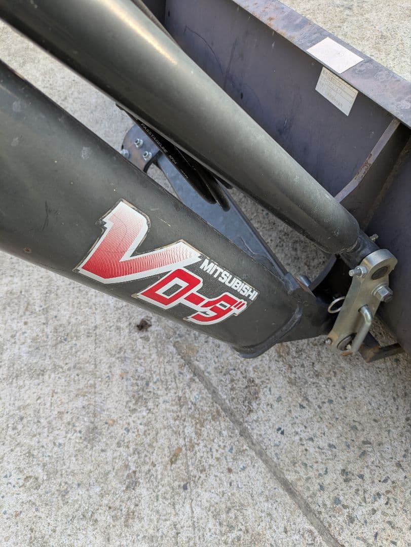 フロントローダ　トラクターアタッチメント