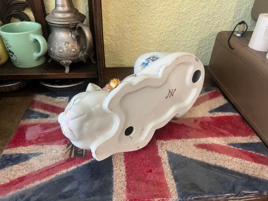 九谷/青色/金彩/陶器/眠り猫/蝶模様 /1体/置物/大/縁起物