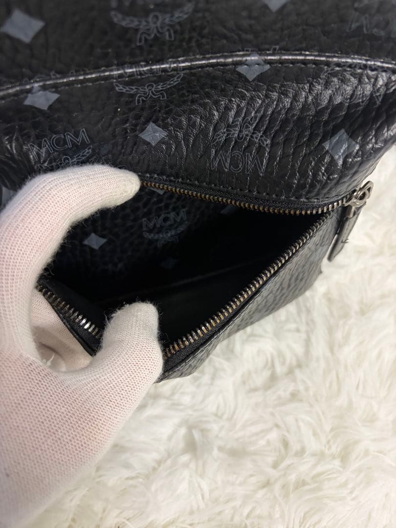 ✨極美品✨ MCM サイドスタッズ付き バックパック 総柄　黒