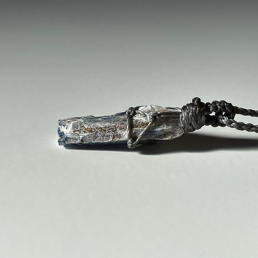 カイヤナイト ネパール産 ＊ ハンドメイド マクラメペンダント ネックレス ⑧