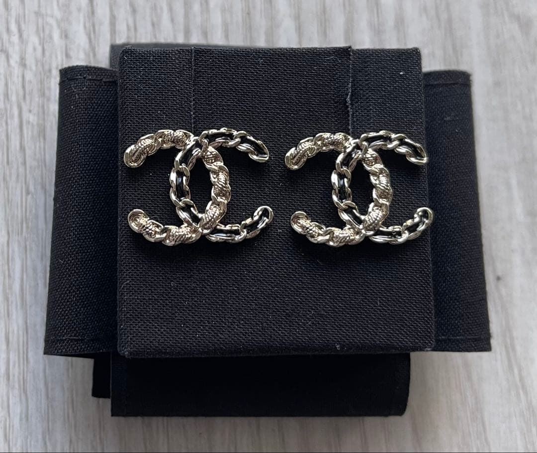 新品　CHANEL チェーンモチーフ ピアス　シャネルのピアス