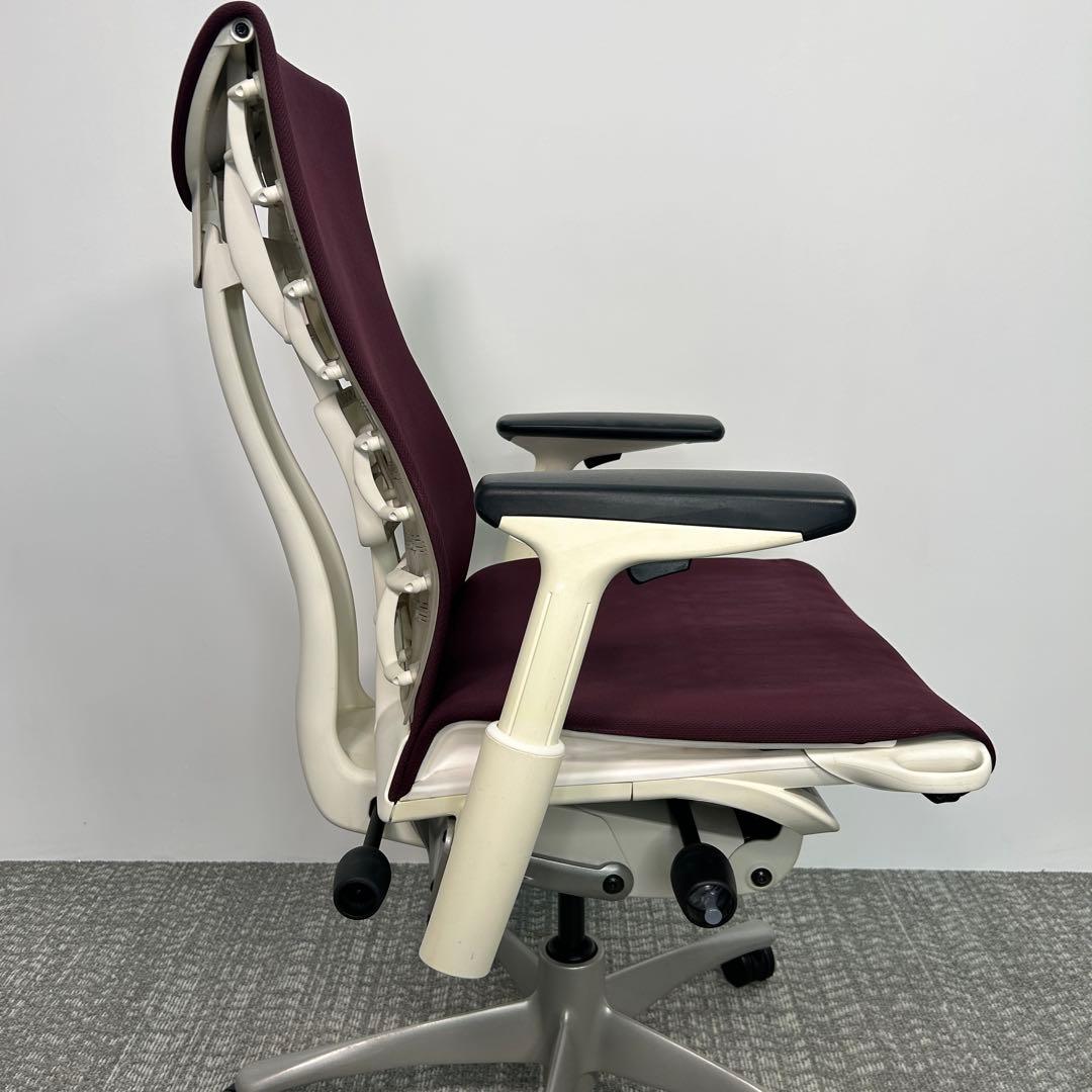 O. エンボディチェア ハーマンミラー ホワイト Embody. えんじ色