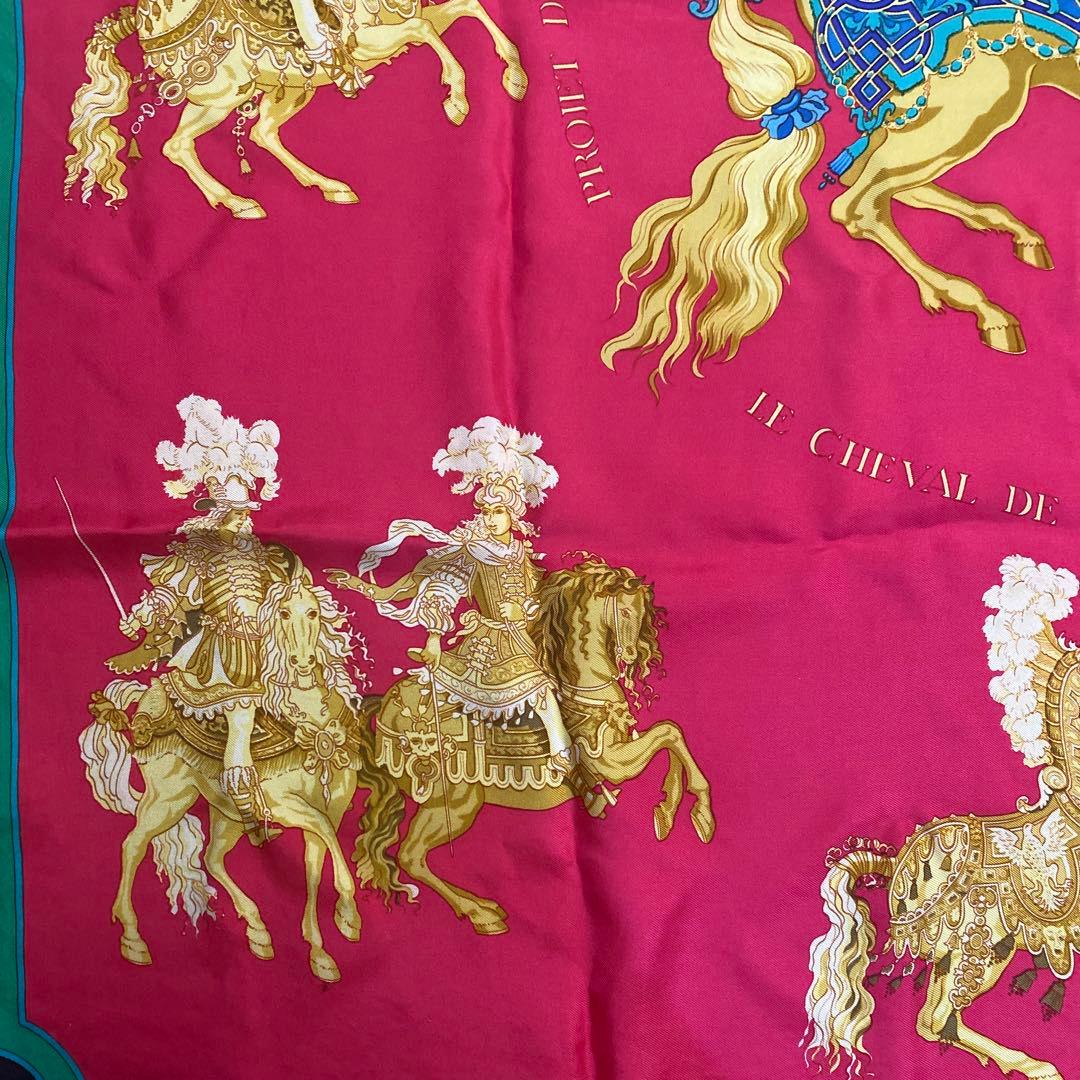 エルメススカーフ カレ90 CARROUSEL濃ピンク地ゴールドホース柄