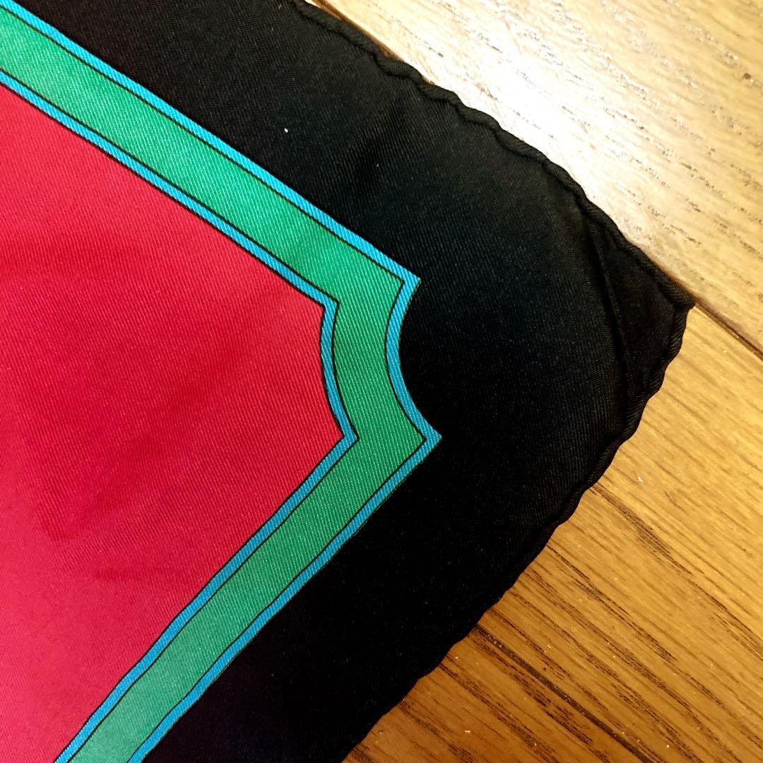 エルメススカーフ カレ90 CARROUSEL濃ピンク地ゴールドホース柄