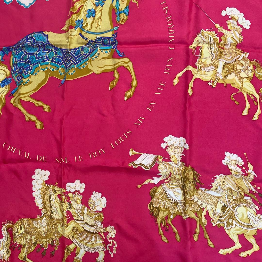 エルメススカーフ カレ90 CARROUSEL濃ピンク地ゴールドホース柄