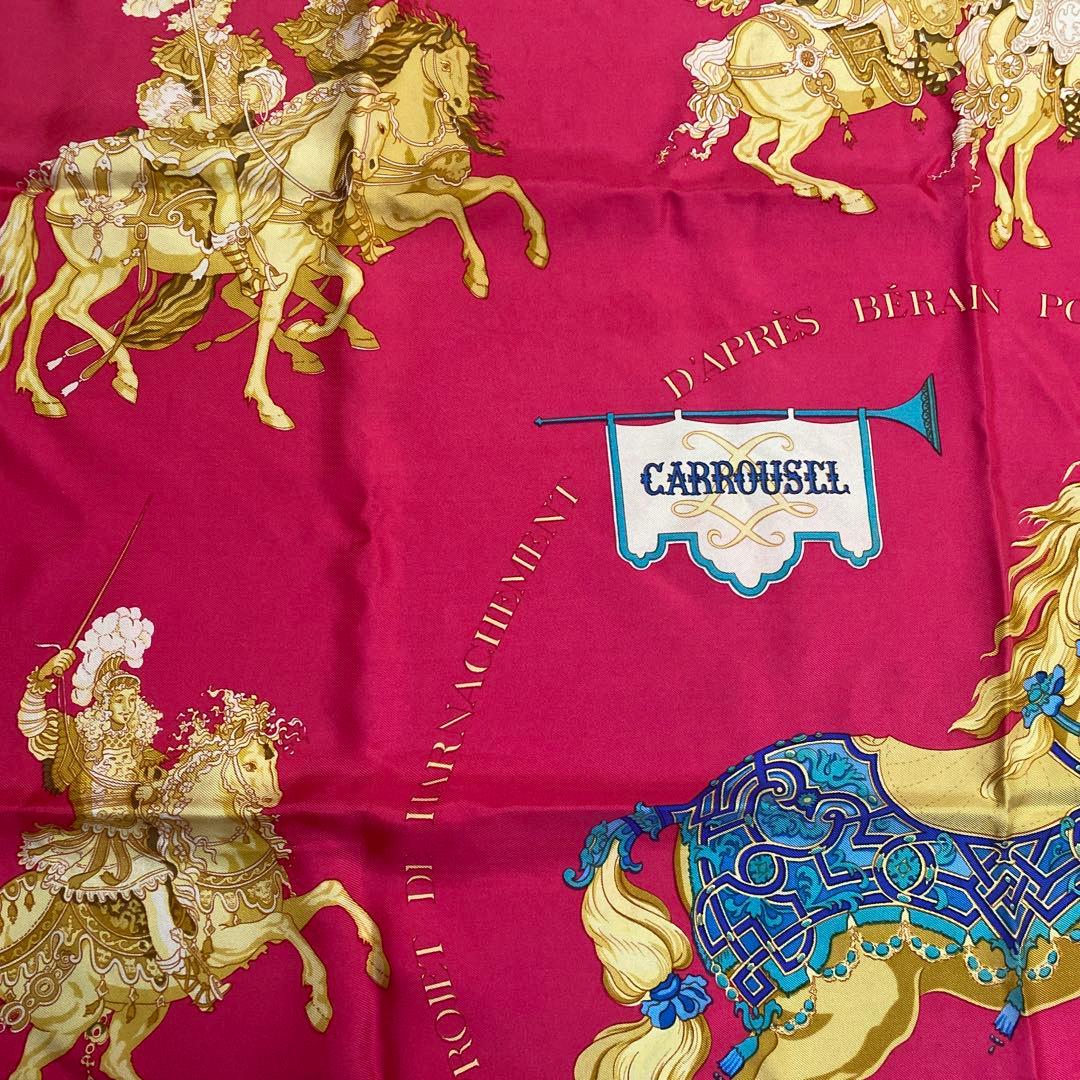 エルメススカーフ カレ90 CARROUSEL濃ピンク地ゴールドホース柄