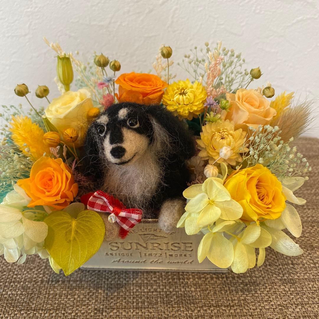 フラワーアレンジ&羊毛フェルトダックスちゃん