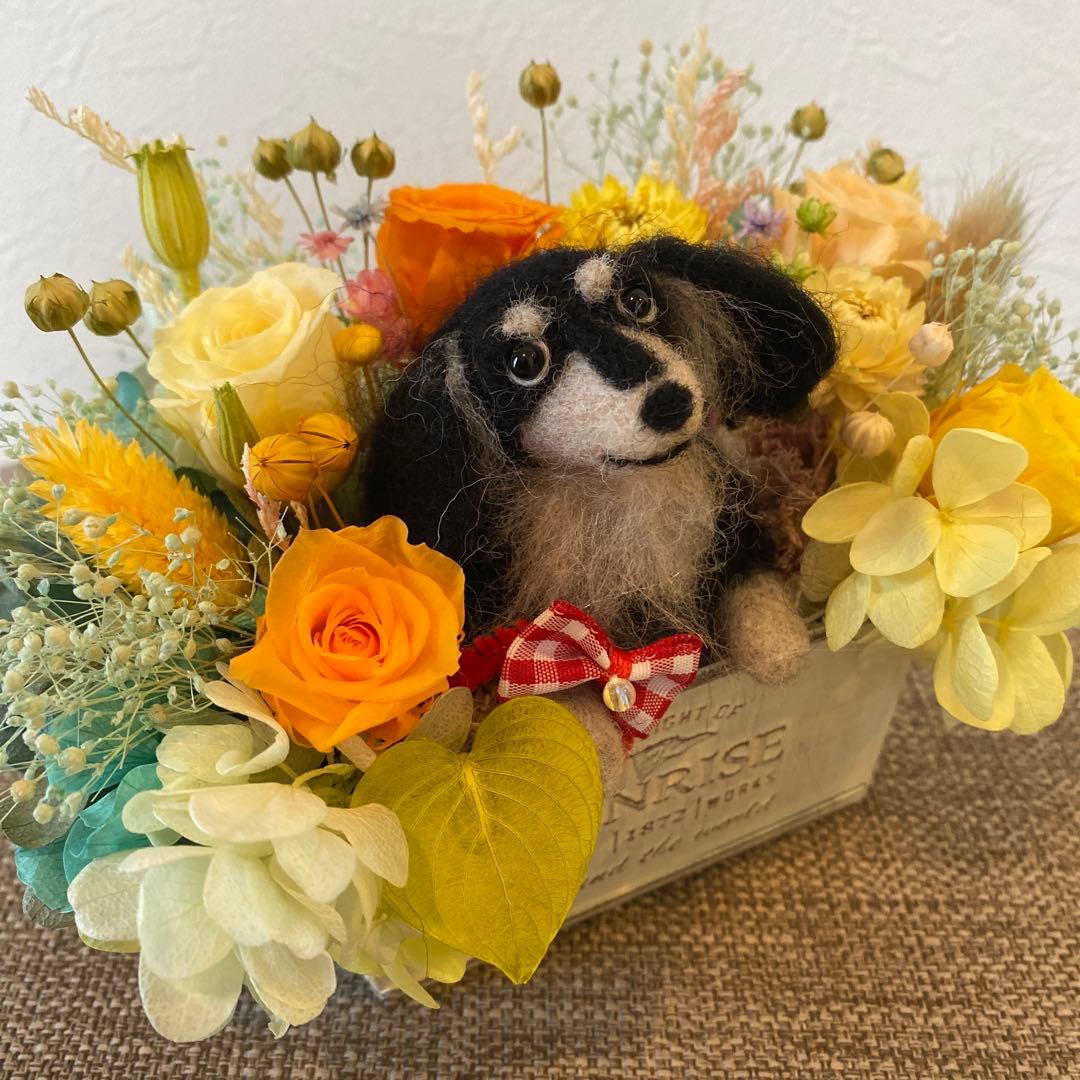 フラワーアレンジ&羊毛フェルトダックスちゃん