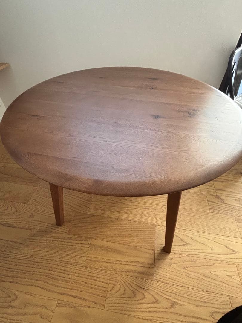 円形木製ダイニングテーブル ブラウン