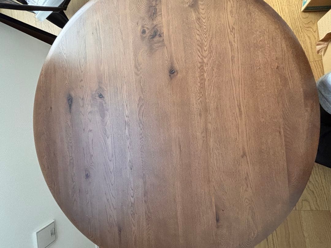 円形木製ダイニングテーブル ブラウン