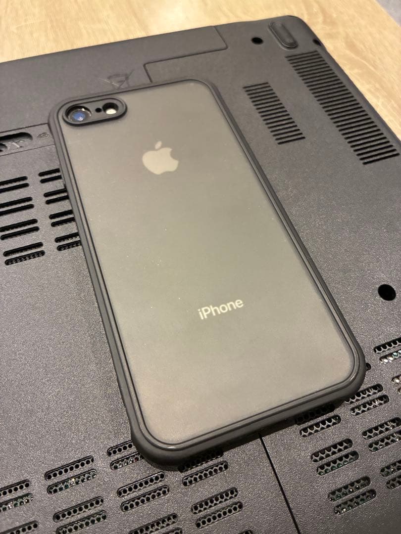 iPhone 8 64GB ケースカバー　ガラスフィルム付き