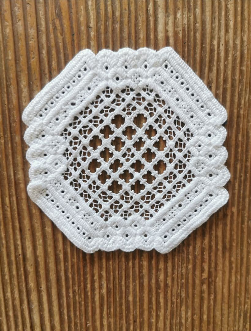 アンティーク 北欧ハーダンガー刺繍レース コースター 透かし四つ葉クロスドイリー