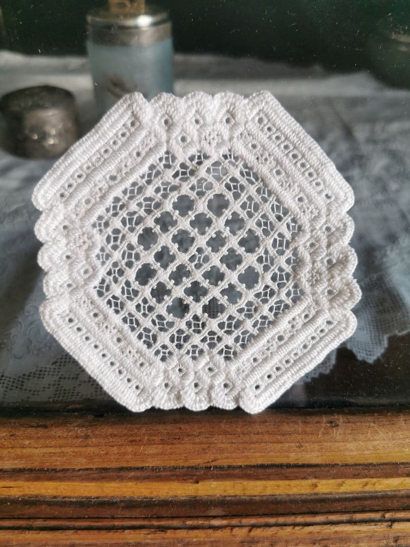 アンティーク 北欧ハーダンガー刺繍レース コースター 透かし四つ葉クロスドイリー