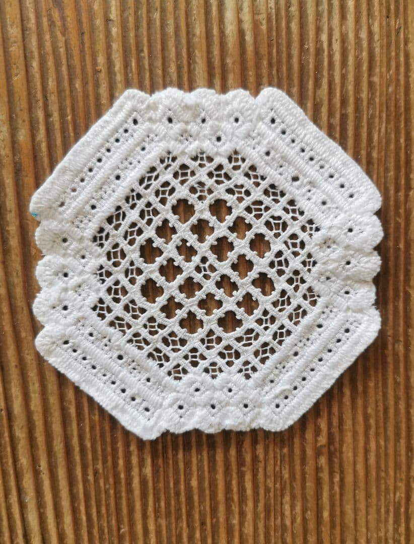 アンティーク 北欧ハーダンガー刺繍レース コースター 透かし四つ葉クロスドイリー