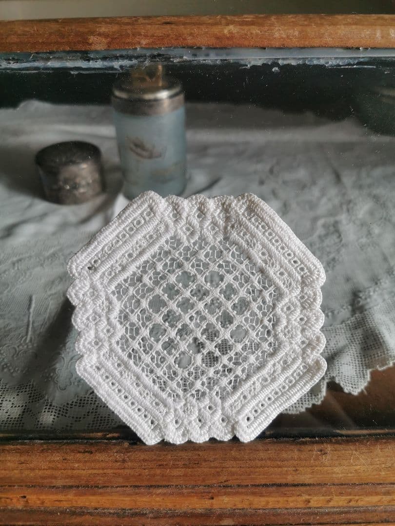 アンティーク 北欧ハーダンガー刺繍レース コースター 透かし四つ葉クロスドイリー