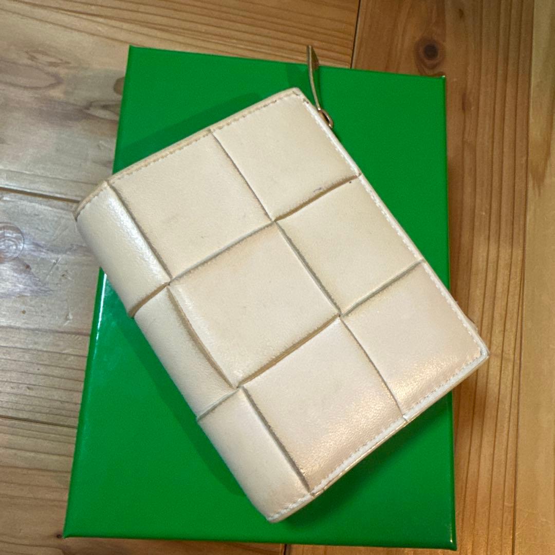 ボッテガベネタ 二つ折り財布　ホワイト