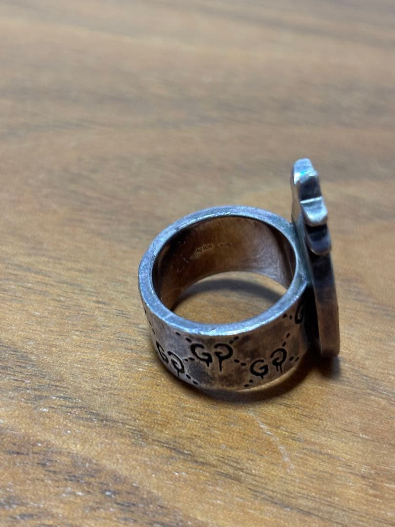 Gucci ロゴ入りシルバーリング