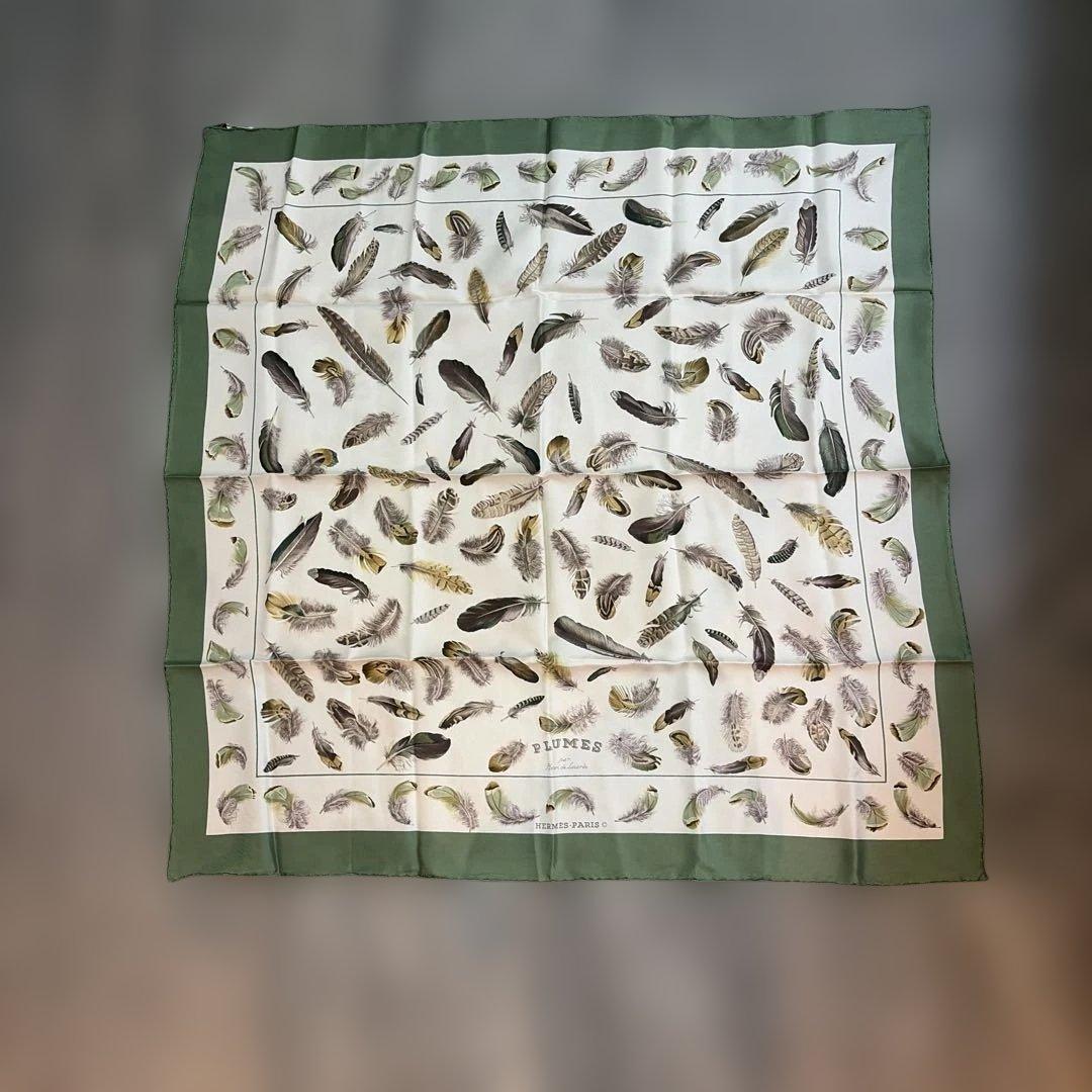 HERMES シルク100% 羽根模様スカーフ