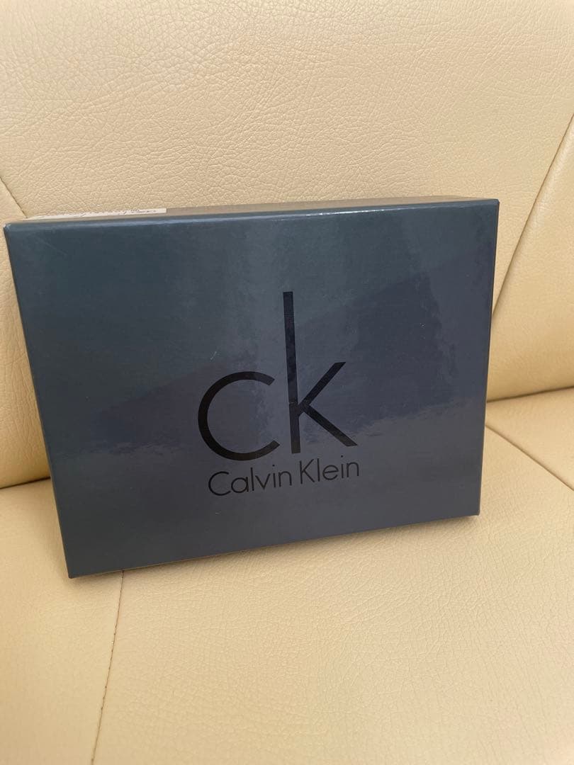   【新品】メンズ折り財布