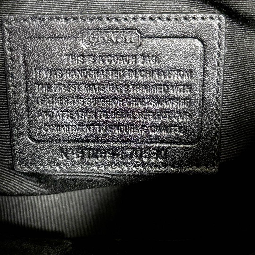 美品　コーチ　メッセンジャーバッグ　ショルダーバッグ　シグネチャー　黒　ネイビー