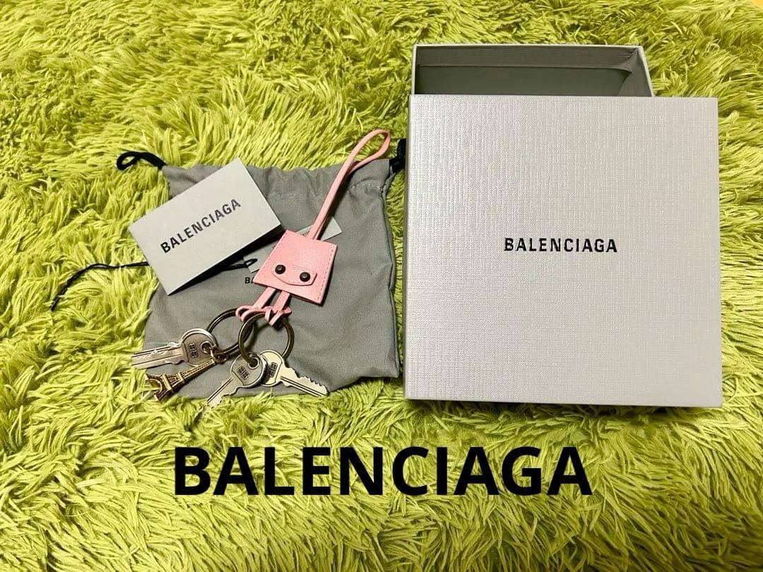 BALENCIAGA バレンシアガ　ピンク バッグチャーム　エッフェル塔