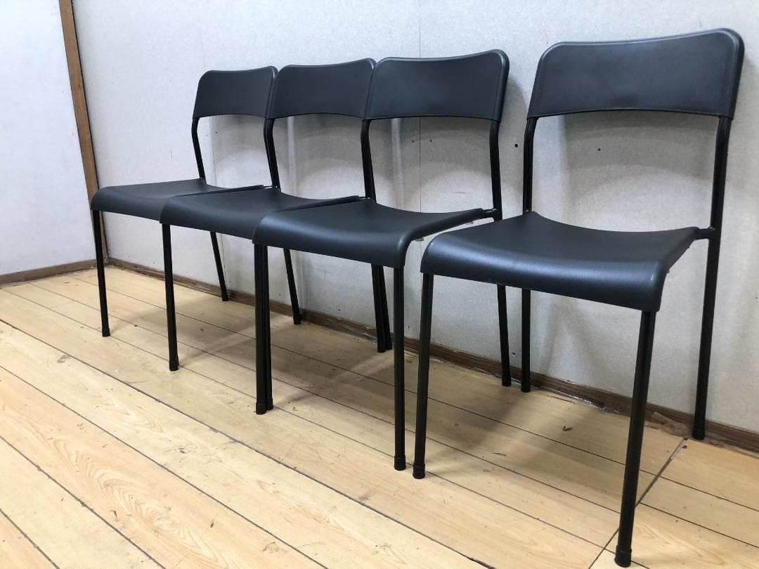 送料無料 スタッキングチェア 4脚セット 樹脂座面 スチール脚 251005