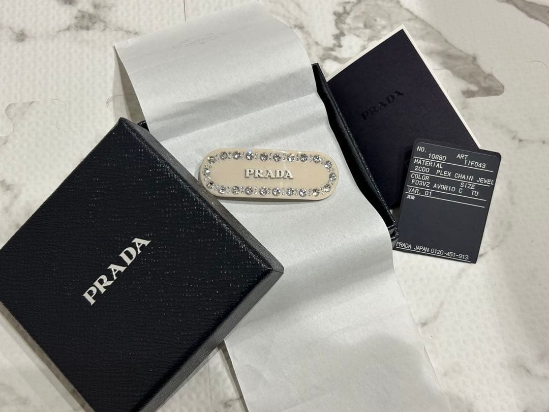PRADA バレッタ　ヘアアクセサリー　髪留め　クリップ　ピン　ビジュー