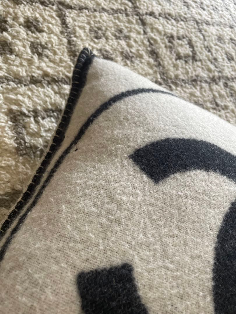 CHANEL クッション　ダブルフェイス