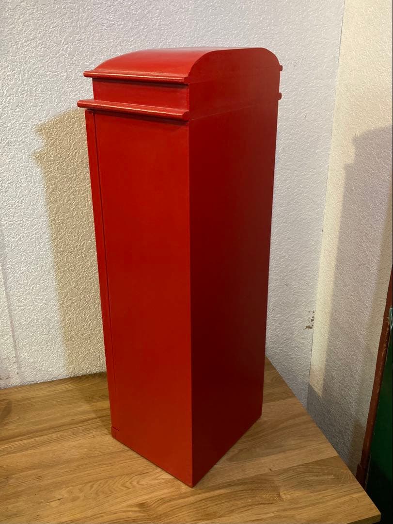 ロンドン　テレフォンブース　電話ボックス　棚　キャビネット