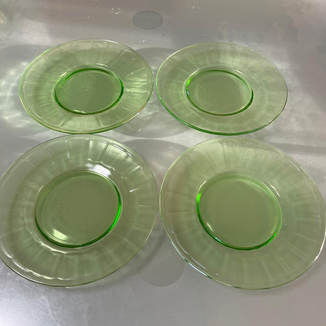 ウランガラス　ケーキ皿