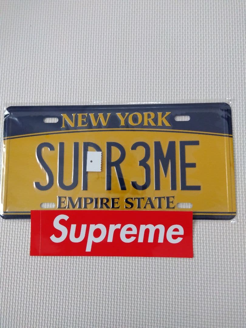 置物 Supreme License Plate \